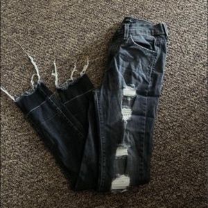 Size 27 KanCan Skinny Jeans with rips on both legs/ fringe on bottom of leg